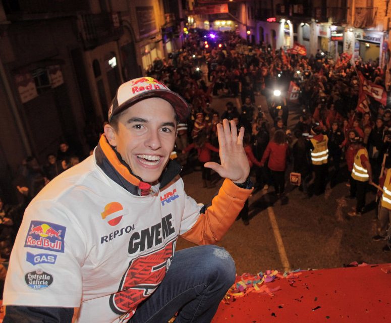 Marc Márquez celebra su quinto campeonato en Cervera, ¡y de qué forma!