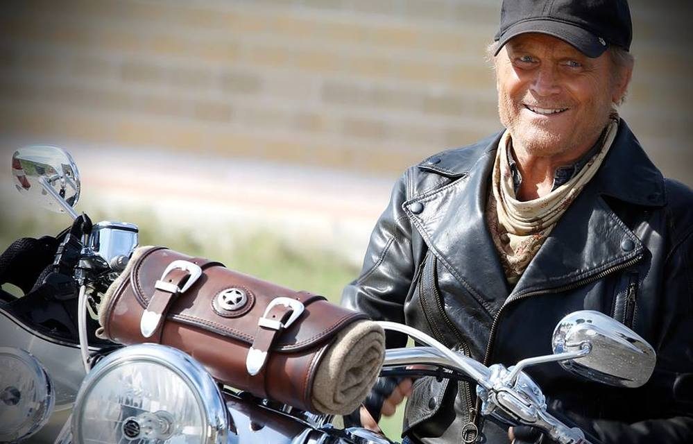Fotos Motos y cine: Terence Hill  rueda en Harley en… ¡Almería!